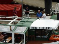mc tour15 (5)  Vorsitzender Wolfgang bei Verhandlungen mit der Bootsführerin der Barkasse